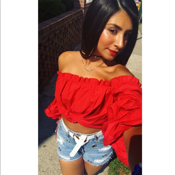 Forever 21 Tops - Beautiful red off the shoulder red crop top. ♥️😻